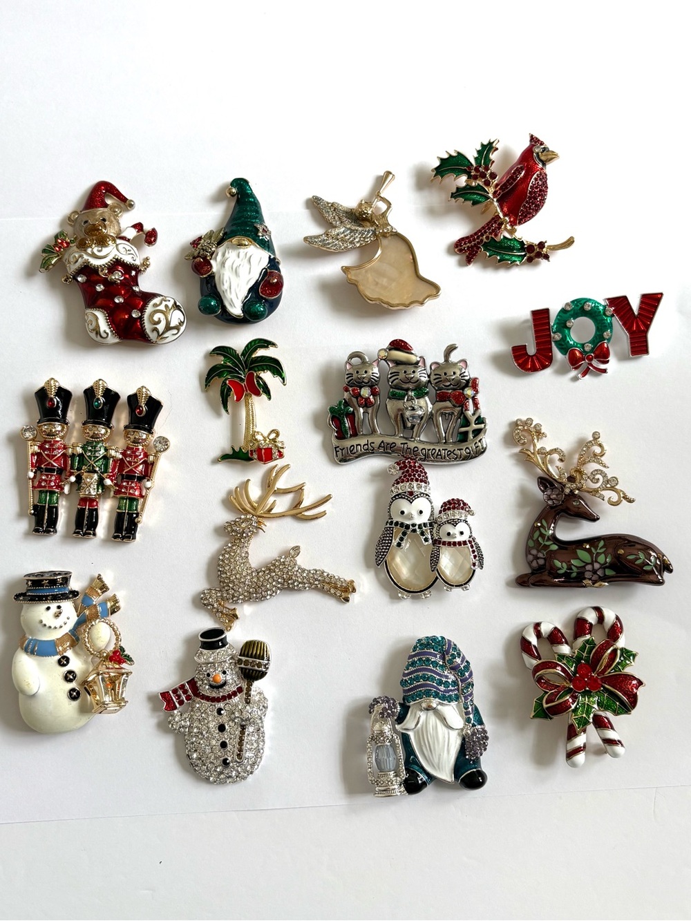 Lot of 15 BROKEN Brooches for Crafting Repurpose Art Christmas 🎄